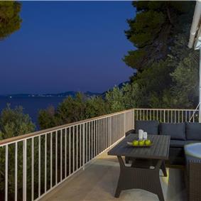 4 bedroom villa with pool by the sea, near Corfu town, sleeps 8
